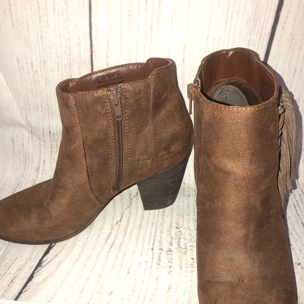 Boots - Picture 3 of 3